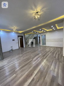 Luxurious 5-Bedroom House for Sale Image 3