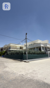 Luxurious House with Multiple Amenities — 1