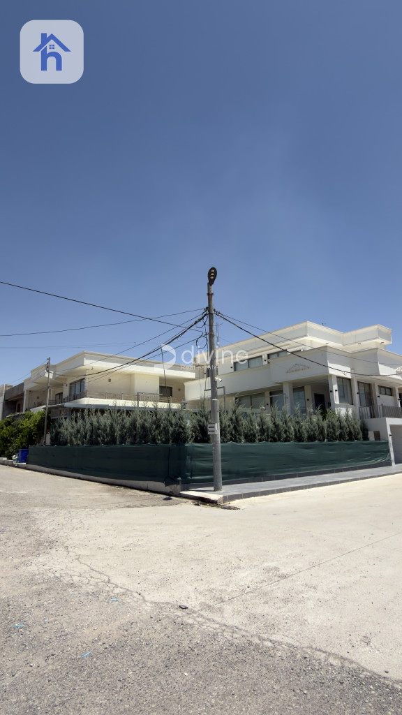 Luxurious House with Multiple Amenities