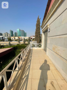 Spacious 5-Bedroom House in English Village Image 15