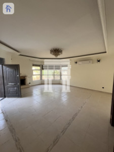 Spacious Villa with 4 Bedrooms Image 4