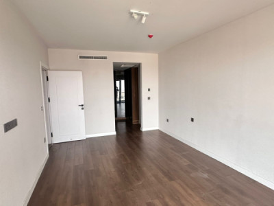 Modern 4 BR Apartment in Prime Location Image 14