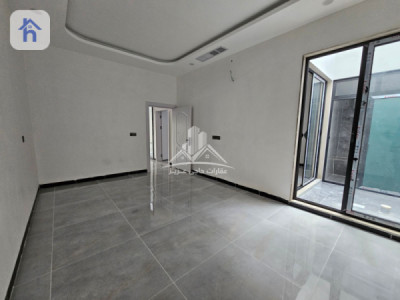 منزل بخمس غرف نوم كبير للبيع صورة 9