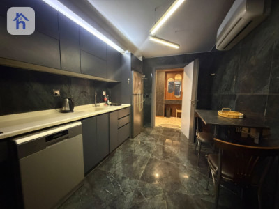 Luxury Apartment image 8
