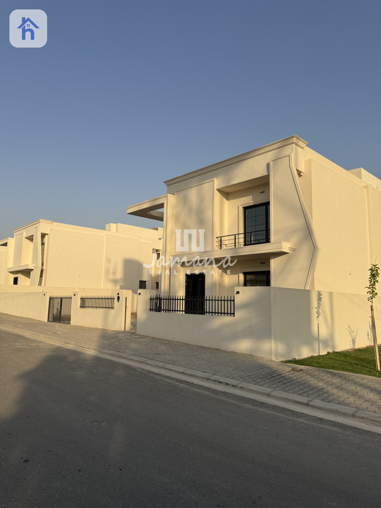 منزل فاخر بأربع غرف نوم للإيجار
