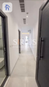 Modern Commercial Building with Multiple Rooms Resim 7