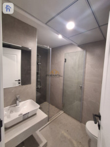 Modern 1-Bedroom Apartment image 4