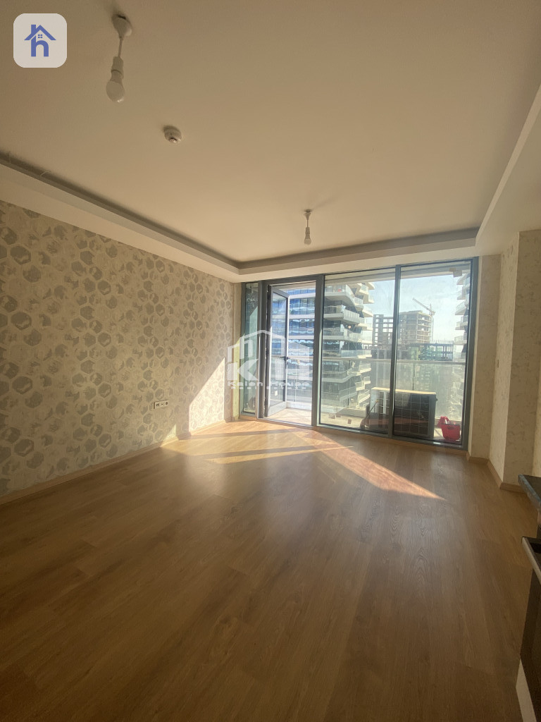 Studio Apartment in Wavey Avenue