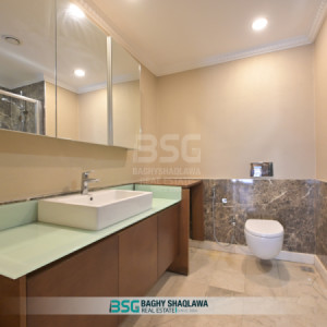 Modern 5-Bedroom Apartment Image 14