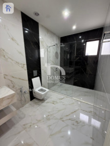 Luxurious Villa with 6 Bedrooms Image 45