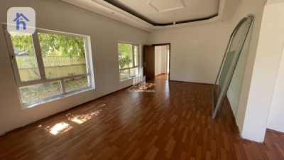 Spacious house in Italian Village 1 Image 7