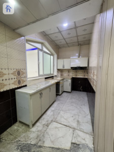 Spacious house with multiple rooms image 8