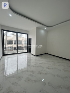 Modern 3 Bedroom House image 9