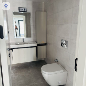 Elegant one-bedroom apartment Image 6