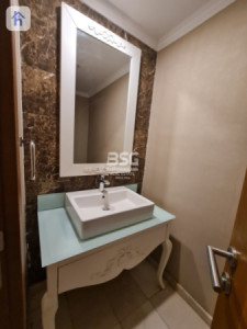 شوقەیەکی مۆدێرن بۆ ٣ ژووری نوستن لەگەڵ دیمەنی باخچە وێنە 8