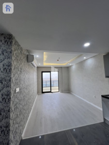 Cozy 1 Bedroom Apartment in Queen Tower image 2