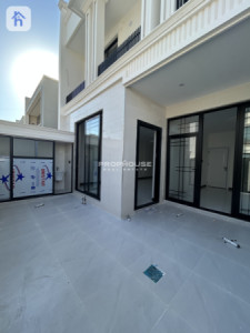 Modern House image 2