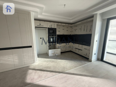 Cozy Studio Apartment in High Floor Resim 5