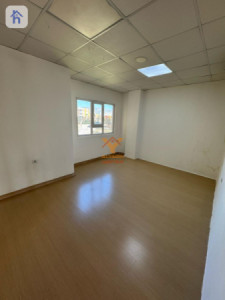Modern Apartment with Spacious Rooms Image 5