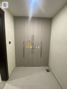 بە شێوەیەکی نایاب بە ٣ ژووری نوستن وێنە 5