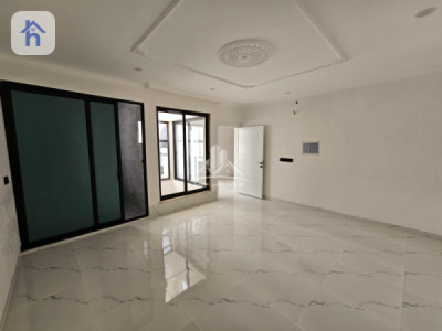 Modern House with 4 Bedrooms Image 12