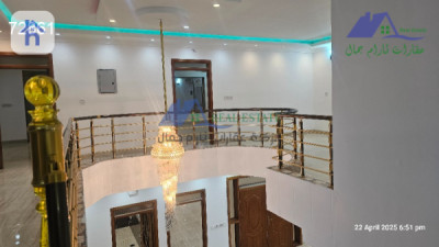 Modern 4-Bedroom Home with Elegant Design Resim 9