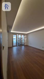 Spacious 6 Bedroom Apartment image 4
