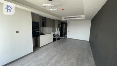 Luxurious 40th Floor Apartment for Rent image 2
