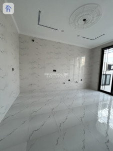 Family Home with 5 Bedrooms Resim 6