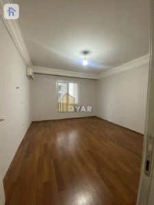 Spacious Apartment with 3 Bedrooms Image 4