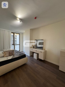 Spacious 4-Bedroom Apartment image 4