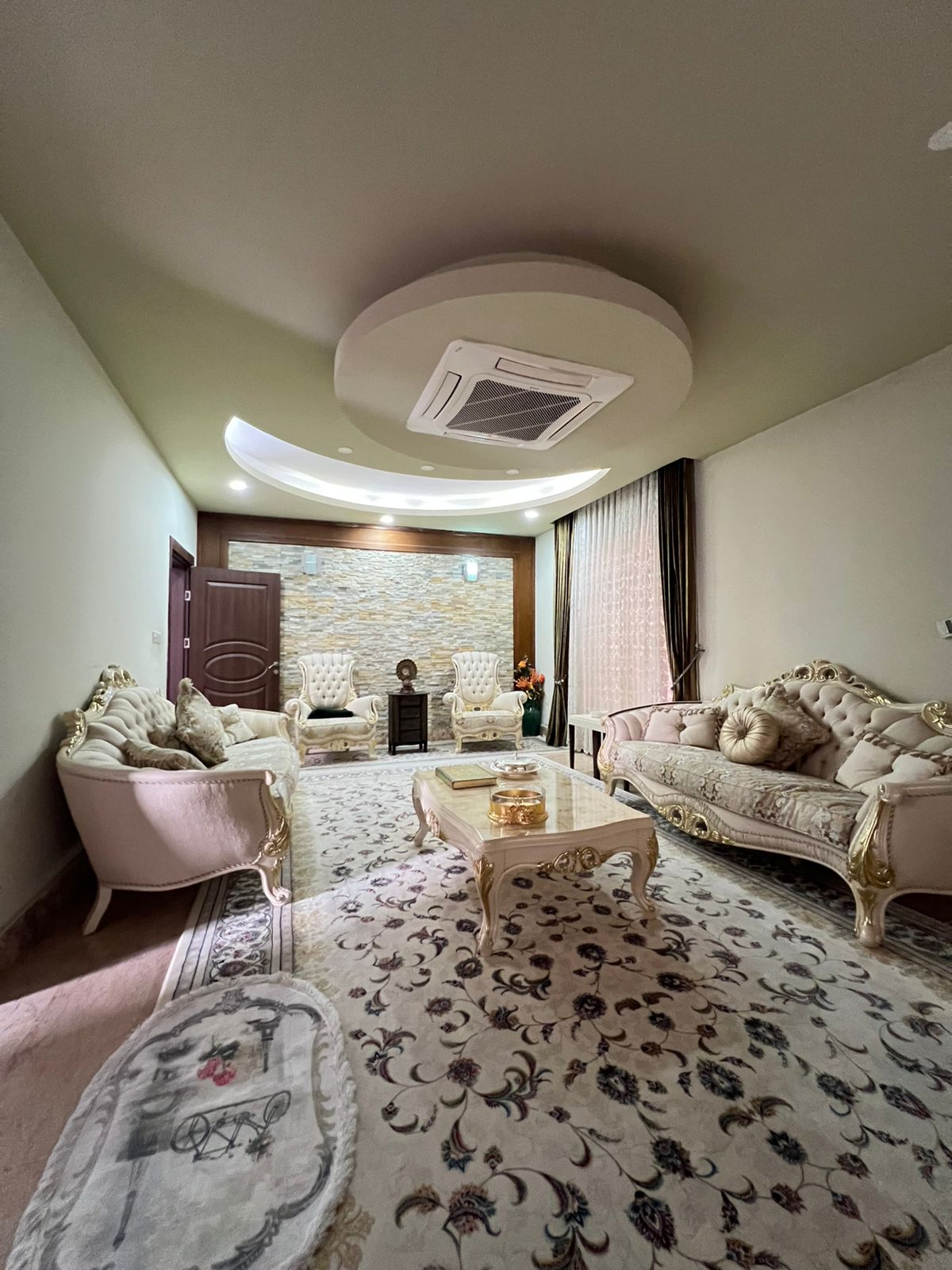 House (450m²)