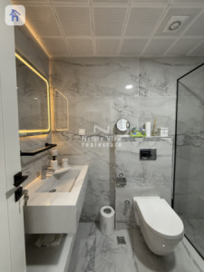 Elegant One-Bedroom Apartment in Queen Tower Image 12