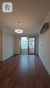 Spacious 6 Bedroom Apartment image 5