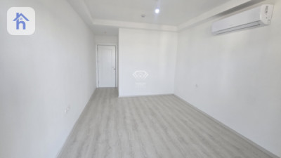 Luxurious 10th Floor Apartment Image 11
