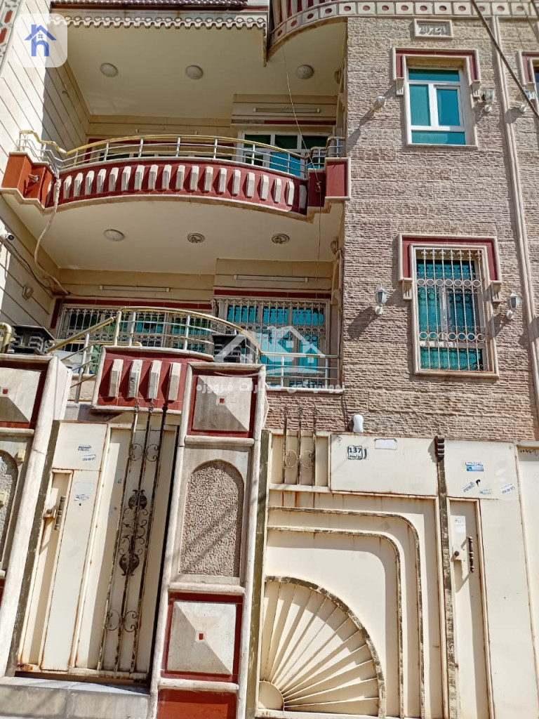 منزل ثلاثة طوابق