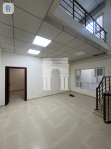 Spacious Commercial House, Ideal Location! Image 9