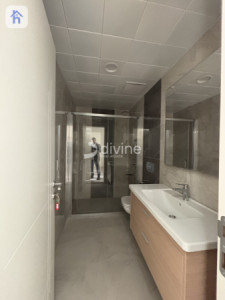 Luxurious Apartment in Prime Location Image 4
