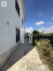 Luxury House image 6