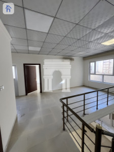 Spacious Commercial House, Ideal Location! Image 12