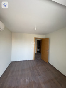 Modern Apartment Image 8