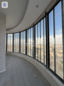 Luxurious Apartment with Panoramic Views Image 3