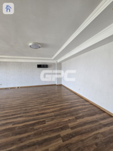 Luxurious Four Bedroom Apartment Image 3