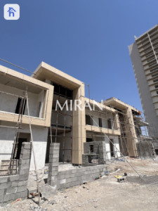 Spacious house with multiple rooms Image 8