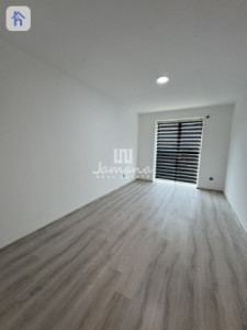 Spacious Apartment with 4 Bedrooms Image 6