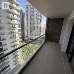 Modern Studio Apartment in Prime Location image 7