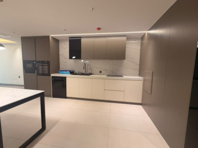 Modern 3 Bedroom Apartment image 4