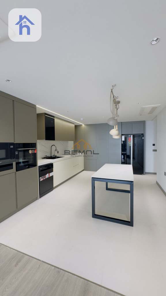 Spacious Apartment in Cavalli Tower