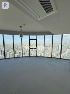 Elegant apartment with 45th-floor views image 1