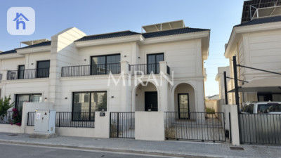 ماڵێکی خێزانیی فراوان لە ماس هیڵز image 1